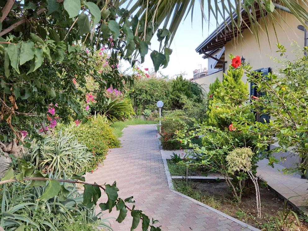 Villa Gabriella Патті Екстер'єр фото