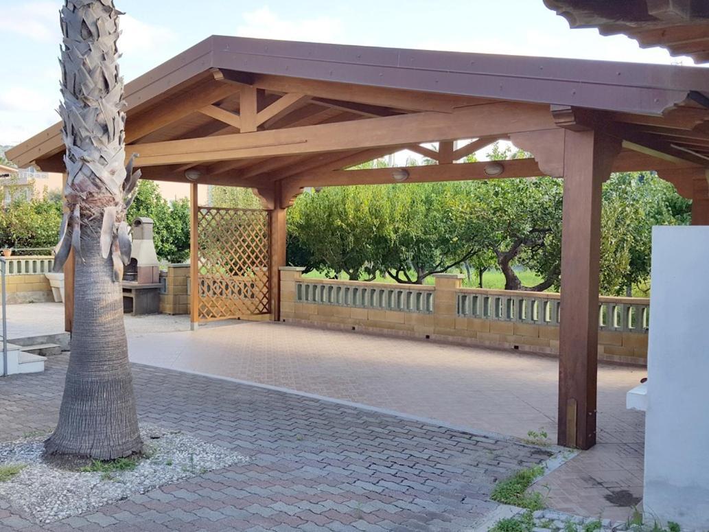 Villa Gabriella Патті Екстер'єр фото