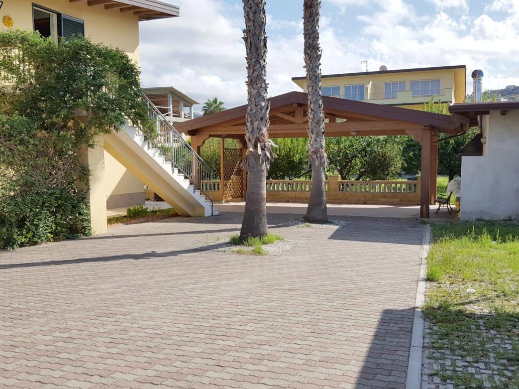 Villa Gabriella Патті Екстер'єр фото